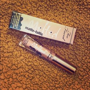 Too faced| melted matte lipstick